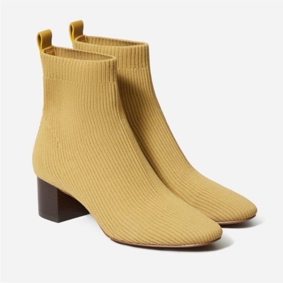 EVERLANE The Glove Boot in Tan Cumin Ribbed Heeled Sock Bootie Size 8